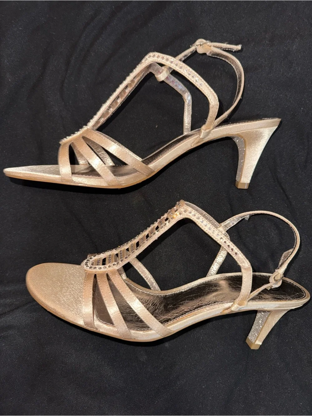 Adrianna Papell Gold Rhinestone T-Strap Sandals Leather Size 8M